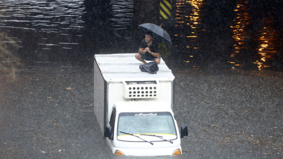 İstanbul felç! Yollar kapandı, vapur ve tramvay iptal