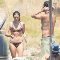 Burak ile Özge'nin deniz keyfi