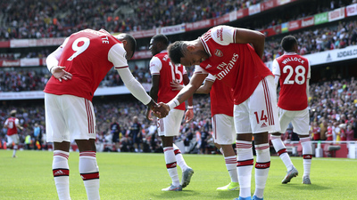 Arsenal 2'de 2 yaptı