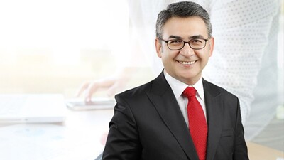 Yaşar Erdinç kimdir?