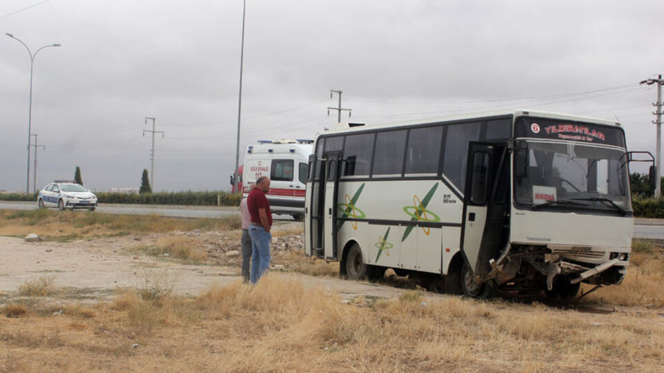 İşçi servisi devrildi: 16 yaralı