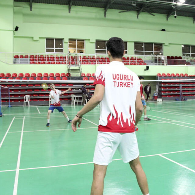 Genç Badmintonculardan 5 madalya