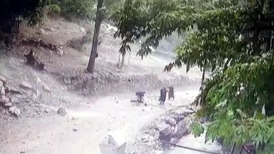 Taş yağmuru öldürdü!