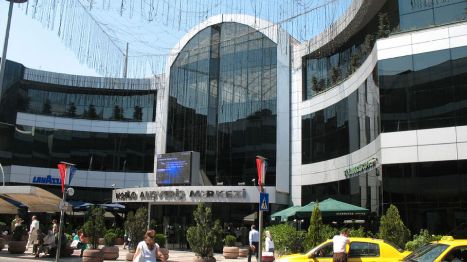 Ünlü AVM satılıyor