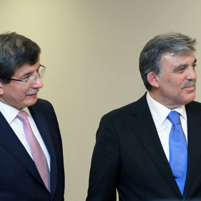 Gül ve Davutoğlu'ndan kayyum tepkisi