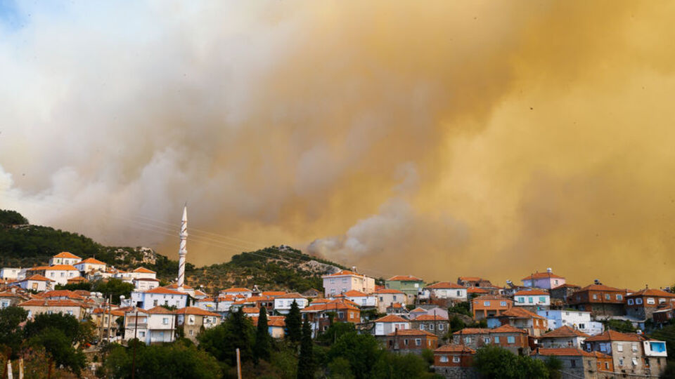 İzmir'de orman yangını! Saatlerdir sürüyor