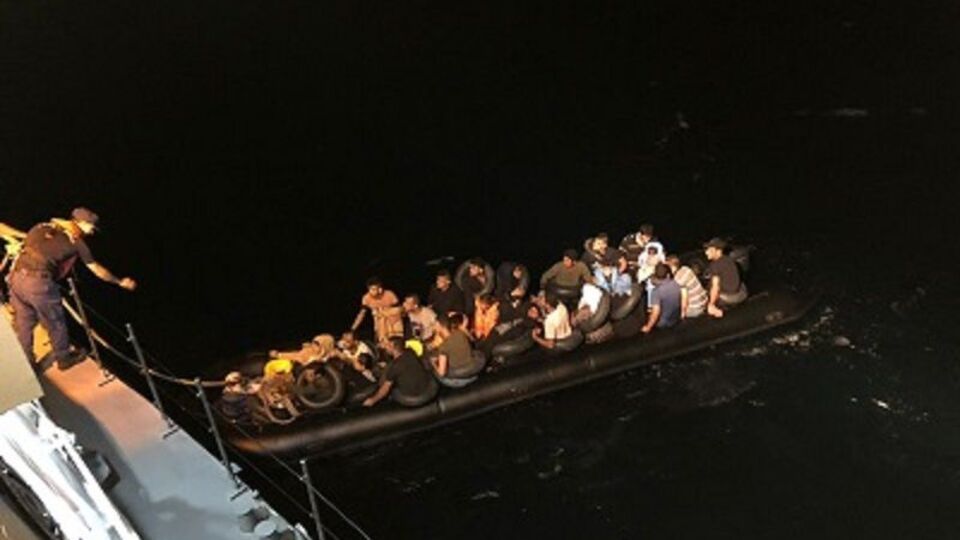 Ayvalık'ta 41 düzensiz göçmen yakalandı