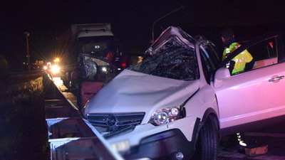 Feci kaza! Anne-oğul öldü, baba ağır yaralı