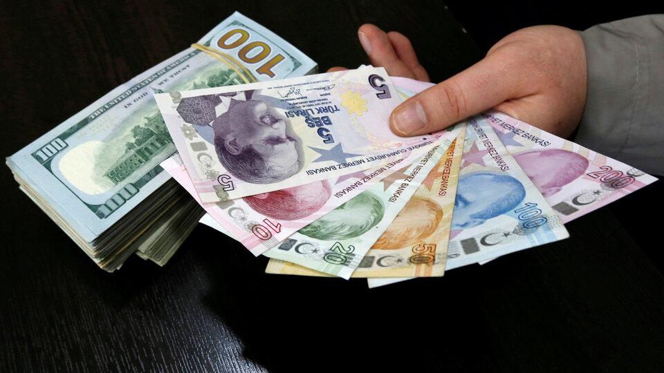 Dolar/TL 5.70'i aştı