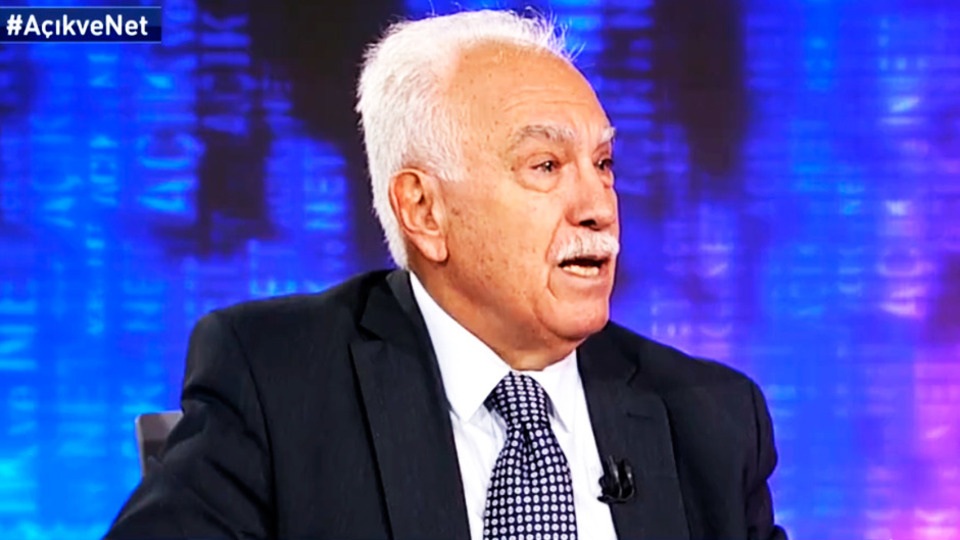 "ABD'ye kafa tutup dik duran bir AK Parti var"