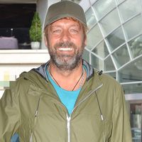 Dostları ile buluştu