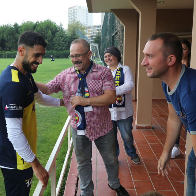 Koray Şener'in ailesi Fenerbahçe'yi ziyaret etti