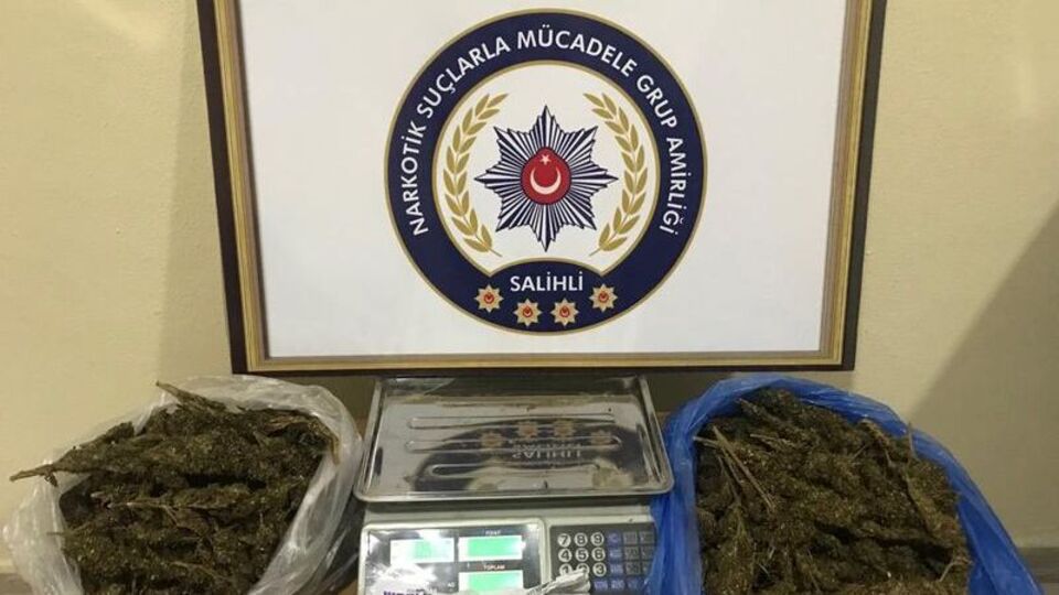 Manisa'da 2 kilo 48 gram esrar ele geçirildi