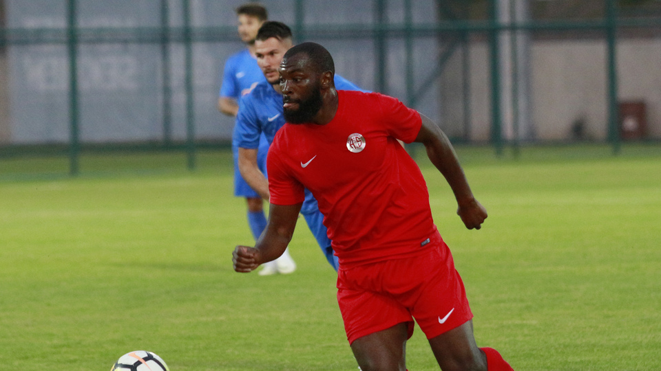 Doukara Arabistan'a transfer oldu