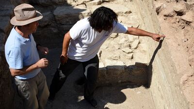 Troya 600 yıl daha eskiye gitti!