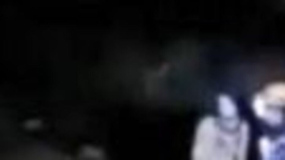 Çöken köprüde mahsur kalan aile kurtarıldı