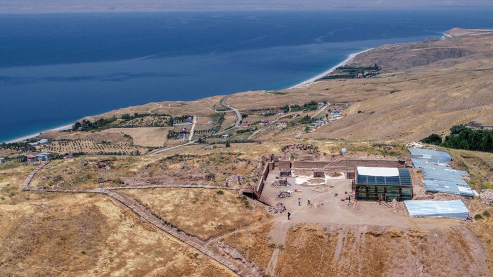 Van Gölü'nde Urartuların izleri