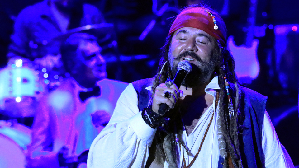 Ayvalık'ta Ata Demirer rüzgarı esti