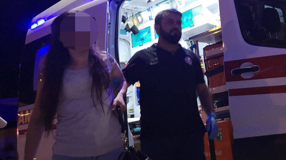 Önce dövdü sonra otomobilden attı