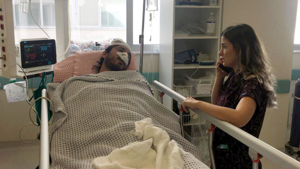 Sürücü belgesi için baba oğul doktoru dövdü!