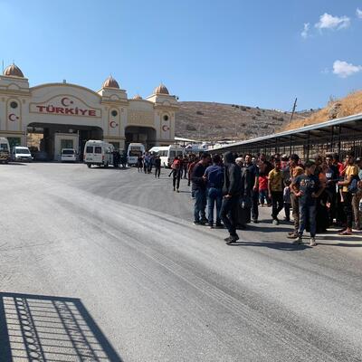 140 bin sivil İdlib'in kuzeyine geçti!