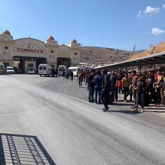 140 bin sivil İdlib'in kuzeyine geçti!
