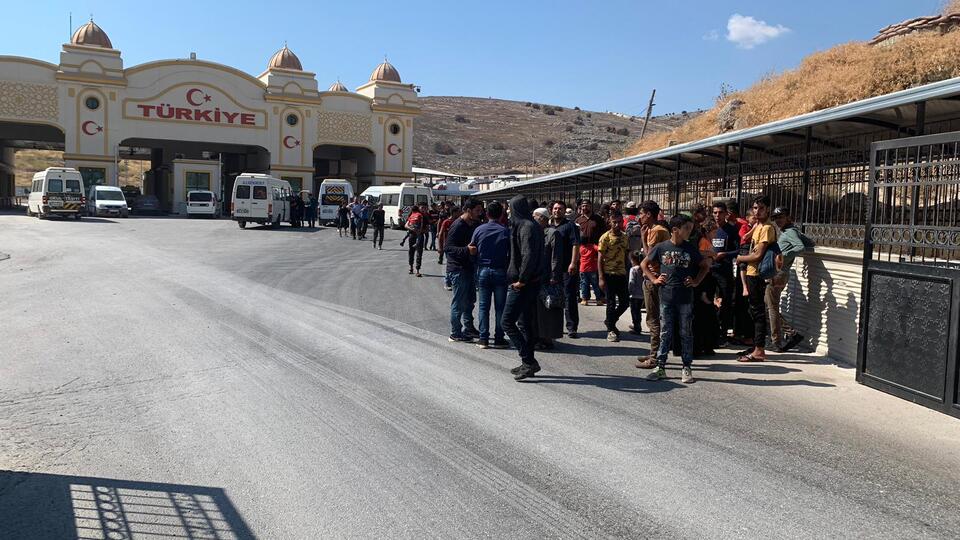 140 bin sivil İdlib'in kuzeyine geçti!