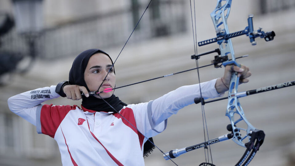 Gümüş kız İpek!