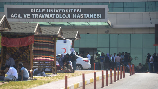 Zırhlı araç devrildi: 2 polis şehit 4 polis yaralı