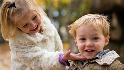 Ablaları olan çocuklar daha şanslı!