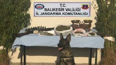 Uyuşturucu başında silahla nöbet tutmuşlar