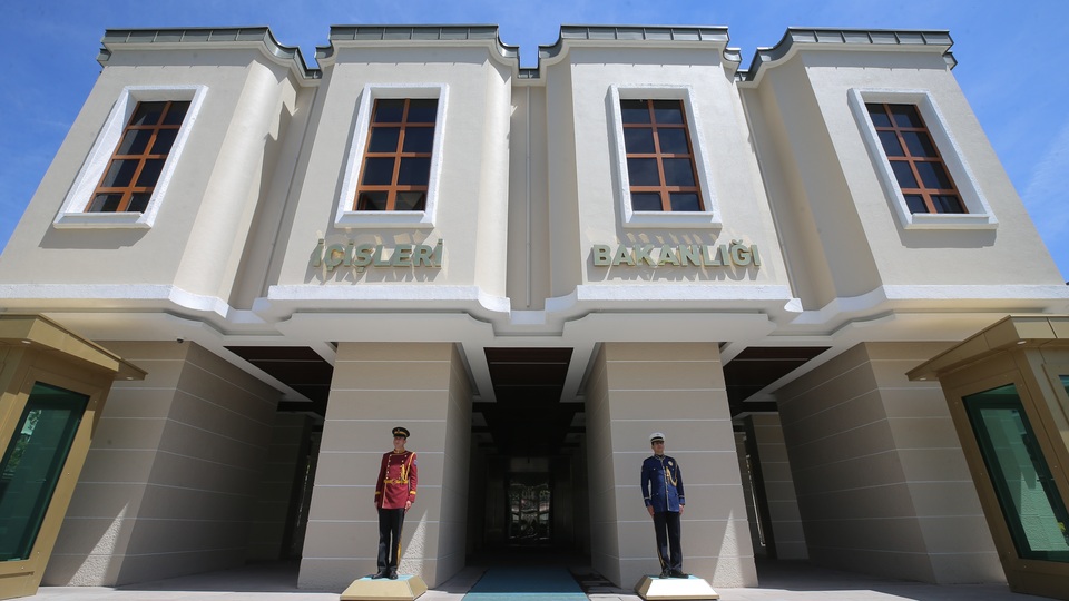 Van'da HDP'li 8 belediye meclis üyesi görevden alındı