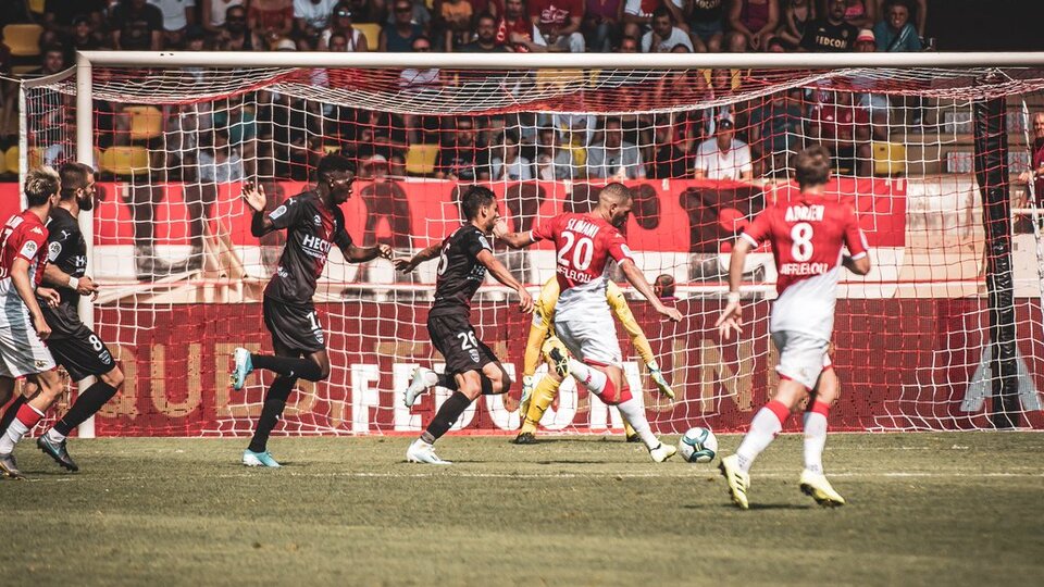 Asist Onyekuru'dan gol Slimani'den