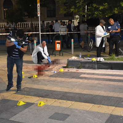 Eşine parkta kurşun yağdırdı