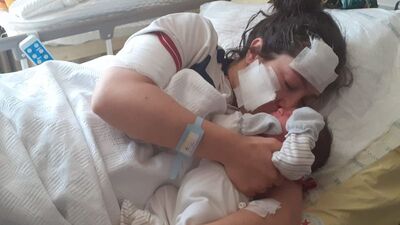 Bebeğini kucağına aldı: O şahıs en ağır cezayı alsın