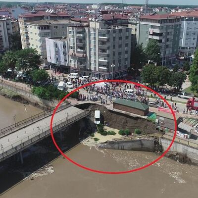 Korkunç an! Bir anda çöktü