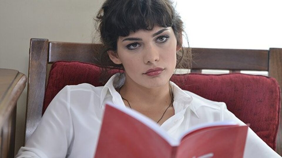 Beste Kökdemir kimdir?