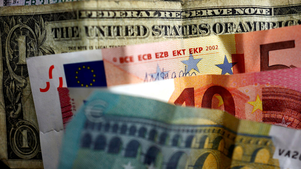 AB, eurodan çok dolar kullandı