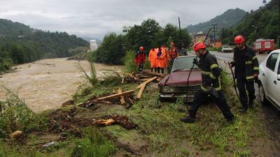 Batıda fırtına, doğuda sağanak!