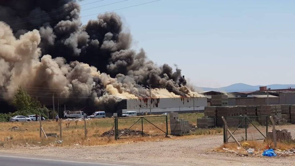 Kahramanmaraş'ta tekstil deposunda yangın