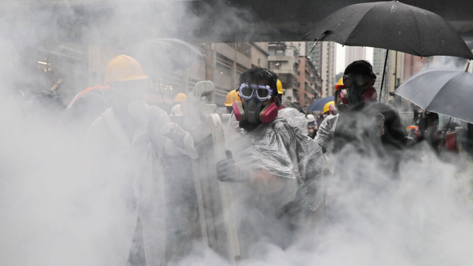 Hong Kong'da maskeli protestocuları ifşa edene ödül!