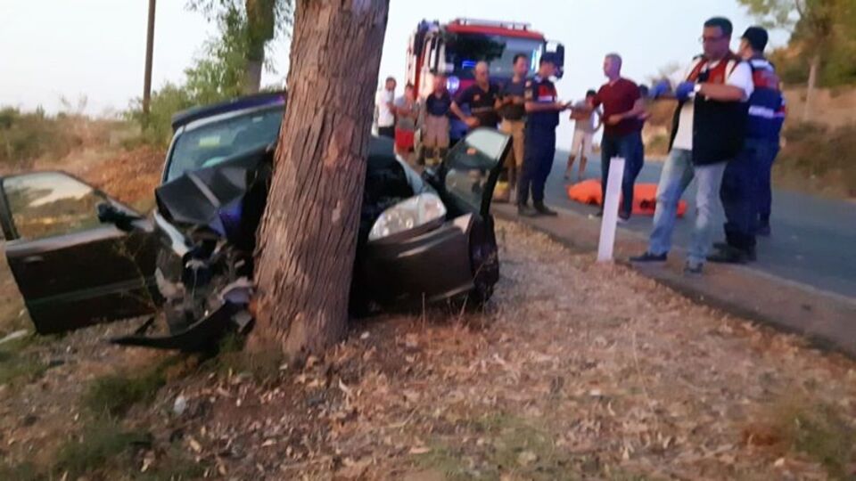 İzmir'de feci kaza: 3 ölü, 1 yaralı