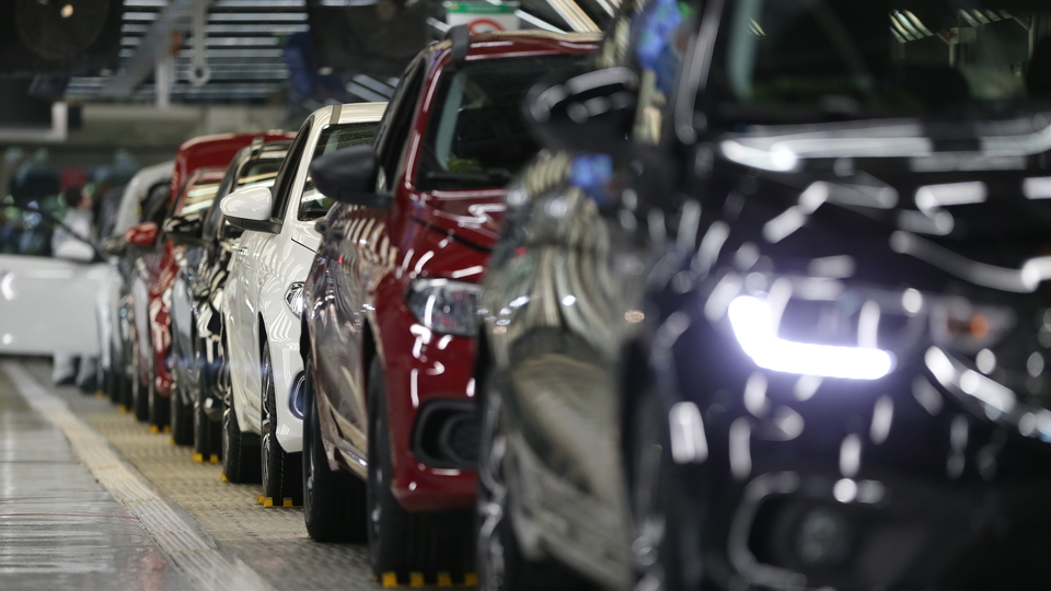 Otomotivde daralma sürüyor