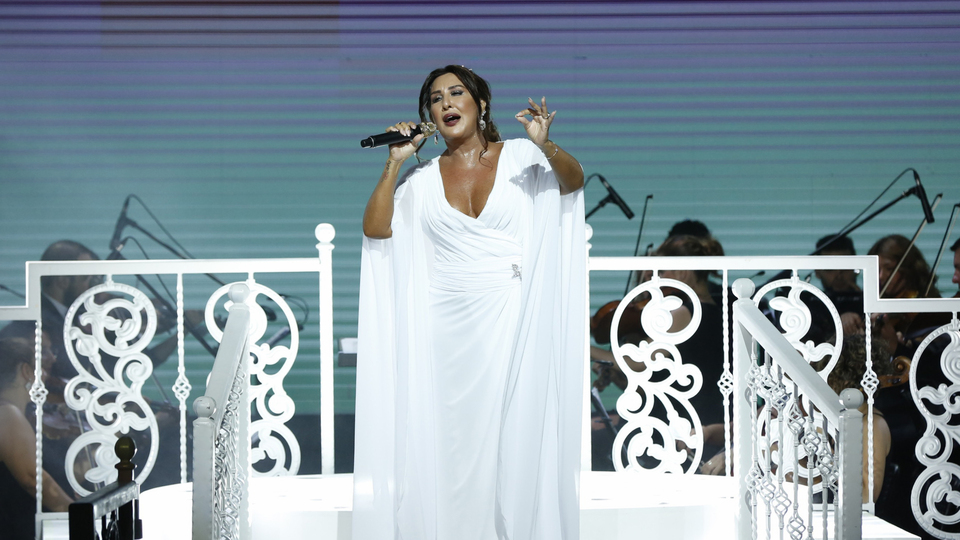 Nükhet Duru'dan 'film gibi' şarkılar