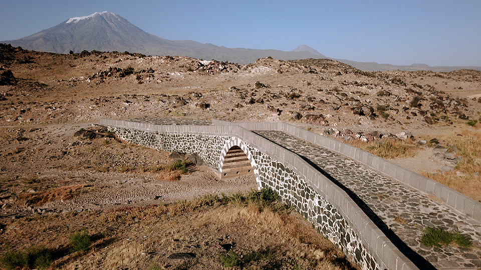 Tarihi köprü yıllara meydan okuyor