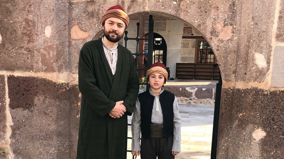 Rolü için imamdan ders aldı