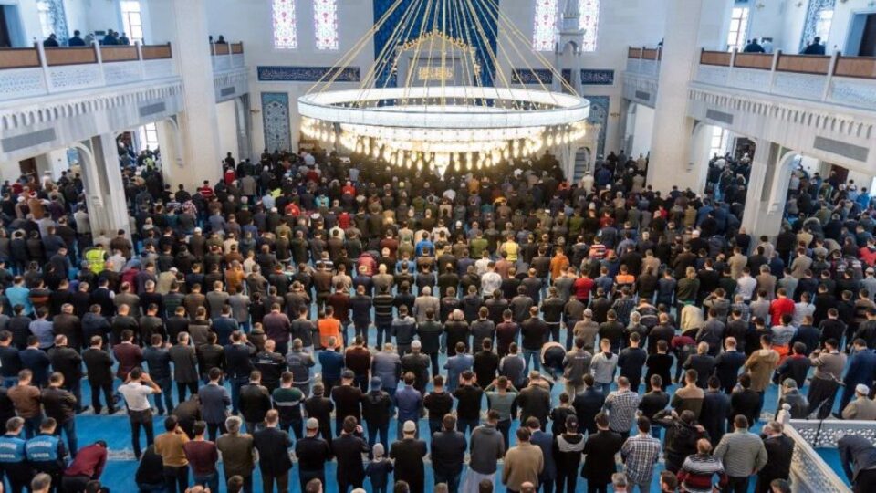 30 Ağustos Bursa Cuma namazı saat kaçta?