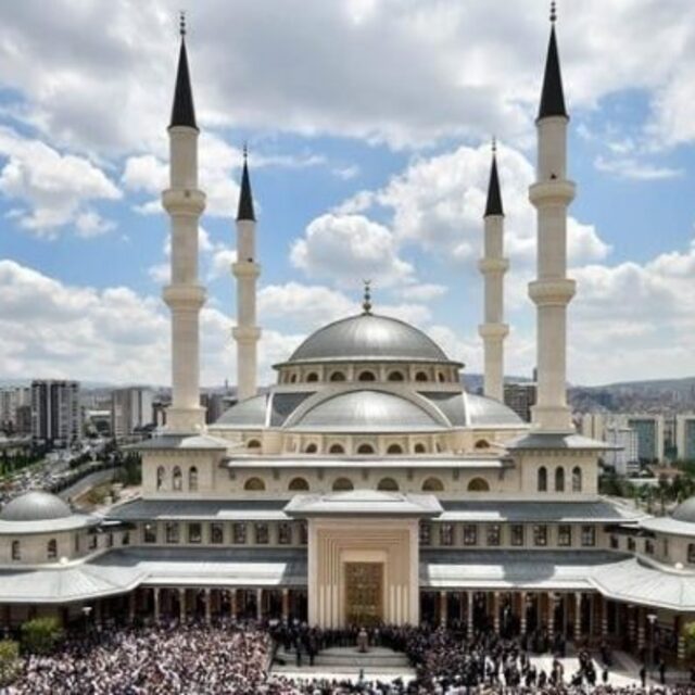 30 Ağustos Ankara Cuma namazı saat kaçta?