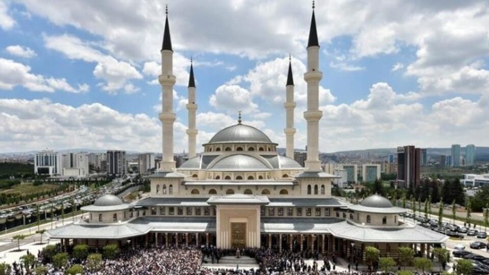 30 Ağustos Ankara Cuma namazı saat kaçta?
