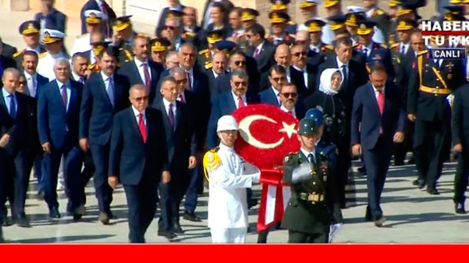 Devletin zirvesi Anıtkabir'de